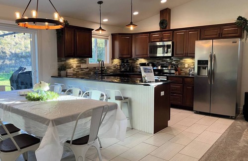Moscow House | Spacious 5-bedroom house in Moscow with AC, RV Parking. Family friendly
