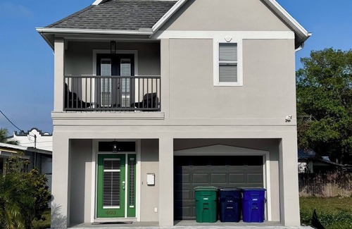 Hyde Park House | Spacious 5-bedroom house in Tampa, walk to Old Hyde Park Village. Fast WiFi,