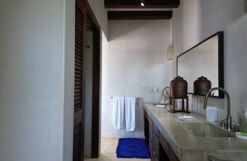 La Union de Isidoro Montes de Oca House | Spacious 5-bedroom house w/WiFi, AC, fitness room, chef quality kitchen & pool