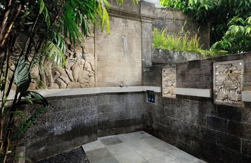 Melayang Villa | Spacious 5-Bedroom Jungle-View Villa in Ubud