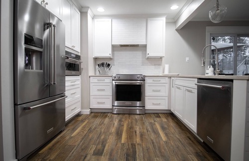 Northwest Raleigh Cottage | Spacious 5 Bedroom, Pure Inviting Luxury Getaway with Separated Family Spaces