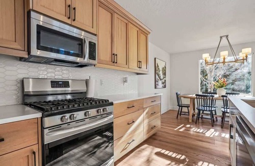 Meridian House | Spacious 5-Bedroom Retreat with Pool Access
