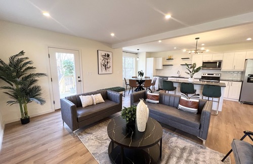 Bloomfield House | Spacious 5-bedroom townhome with WiFi and AC in charming Bloomfield