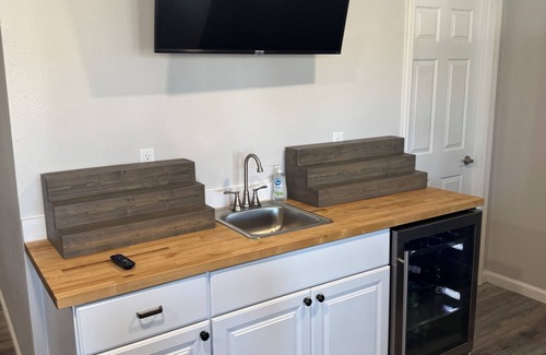 Carter Lake House | Spacious 5-bedroom townhome in charming Carter Lake close to downtown Omaha