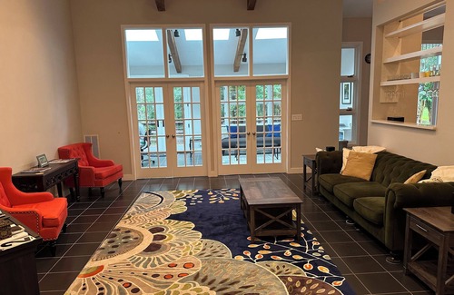 Chapel Hill House | Spacious 5-bedroom house in fantastic Chapel Hill on 2.5 acres w/WiFi, AC, deck