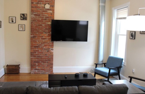 Phoenixville House | Spacious 5-bedroom townhome in Phoenixville walkable to downtown