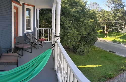 Williamstown House | Spacious 5-bedroom House, Walking Distance to Williams
