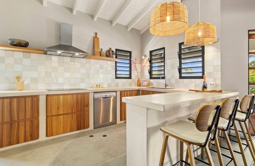 Belnem House | Spacious 5-bedroom villa on Bonaire with private pool, ocean view rooftop terrace, tropical garden, near top kitesurfing & diving spots. Sleeps 10 persons.
