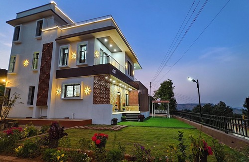 Panchgani Villa | Spacious 5-bedroom villa in charming Panchgani with WiFi, AC