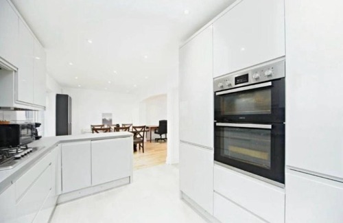 Purley House | Spacious 5 Bedrooms Family Detached House in Purley 23 min to Central London