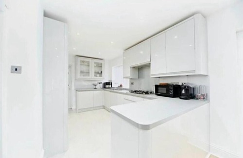 Purley House | Spacious 5 Bedrooms Family Detached House in Purley 23 min to Central London