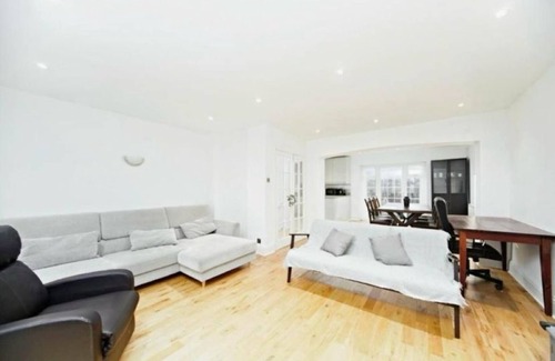 Purley House | Spacious 5 Bedrooms Family Detached House in Purley 23 min to Central London