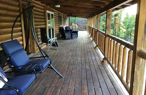 Bronston Cabin | Spacious 5 bedrooms, three stories log cabin with WiFi, AC in charming Bronston