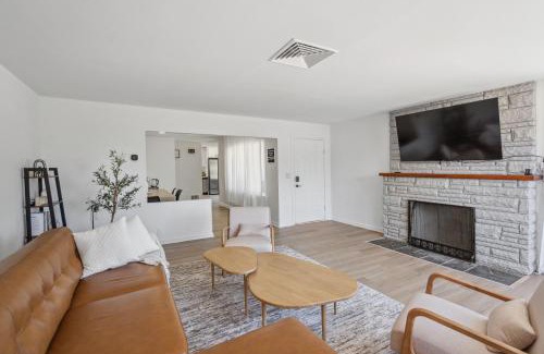 SeaTac House | Spacious 5B2B home 5 min to airport with AC, Game Room, WiFi, Parking