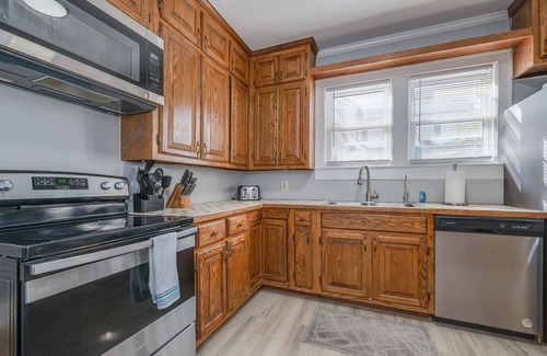 Hampton House | Spacious 5Bd/3Ba in Charming Wythe!