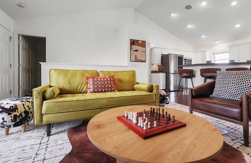 Lincoln House | Spacious 5BD - UNL 5mins - BBQ, Games & Backyard