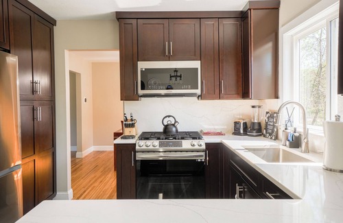 Burnsville House | Spacious 5BR Family Retreat w/In-Law Suite & Park Access – Near Mall of America