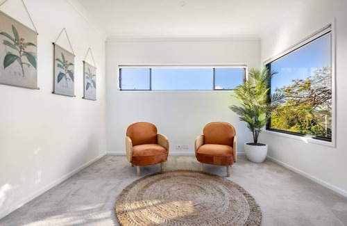 Sunnybank House | Spacious 5BR Home in Heart of Sunnybank |Sleeps 10