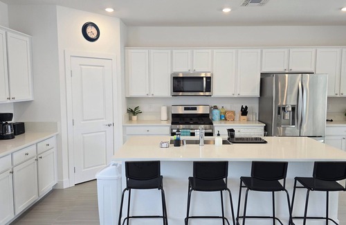 Sovana House | Spacious 5BR House ★ Pool Table ★ Arcades