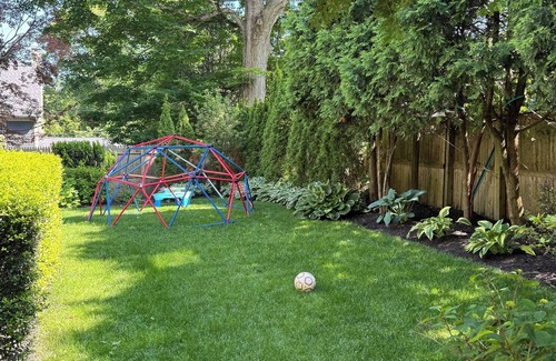 Fairfield House | Spacious 5BR in Fairfield–Walk to Town, Near Beaches & Across from Fairfield U