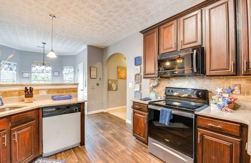 Hampton House | Spacious 5BR Oasis w/Pool + Deck