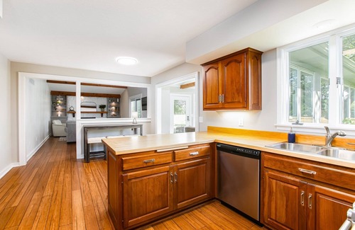 Granger House | Spacious 6-Bed Luxury Home Near Notre Dame