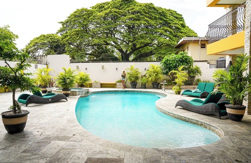 Saint James House | Spacious 6-bedroom house in Federation Park Port of Spain with AC, WiFi