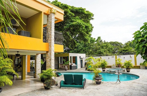 Saint James House | Spacious 6-bedroom house in Federation Park Port of Spain with AC, WiFi