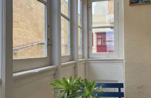 Senglea House | Spacious, 6-bedroom, 500 year old house of character, inc WiFI & AC in Senglea