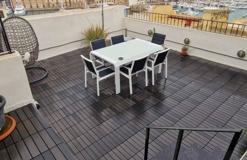 Senglea House | Spacious, 6-bedroom, 500 year old house of character, inc WiFI & AC in Senglea