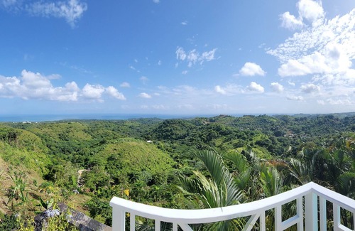 Las Terrenas House | Spacious 6-bedroom house in Las Terrenas with AC, WiFi, pool and fantastic view!