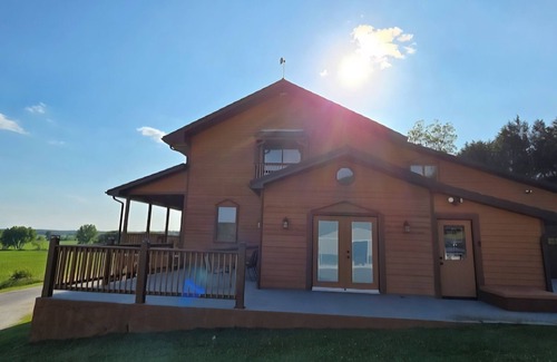 Chambersburg House | Spacious 6-bedroom house in rural Versailles with many amenities included.