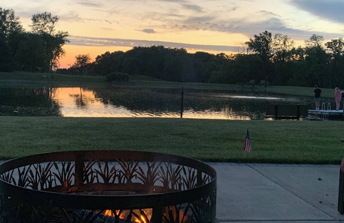 Sunnyland House | Spacious 6-bedroom house in charming Washington with seasonal pool and pond!