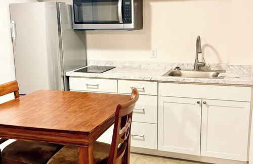 Lynchburg House | Spacious 6-bedroom house close to LU in Lynchburg with WiFi, AC