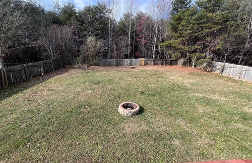 Lynchburg House | Spacious 6-bedroom house close to LU in Lynchburg with WiFi, AC