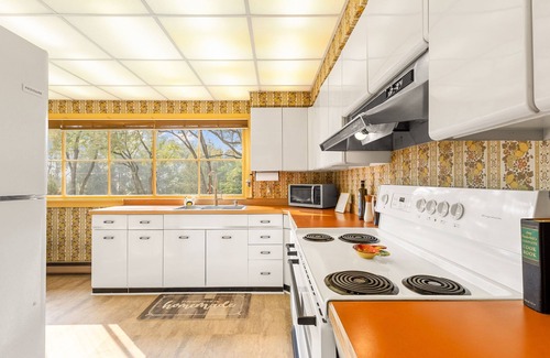 Redmond House | Spacious 6-bedroom house with AC and WiFi in delightful Redmond