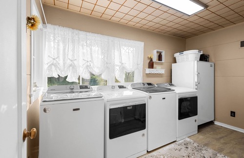 Redmond House | Spacious 6-bedroom house with AC and WiFi in delightful Redmond