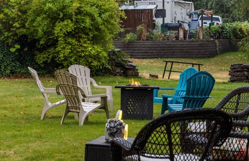Redmond House | Spacious 6-bedroom house with AC and WiFi in delightful Redmond