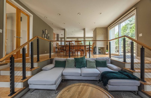 Gurnee House | Spacious 6-bedroom house in welcoming Gurnee with AC, WiFi