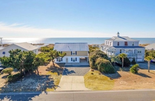 Caswell Beach House | Spacious 6-bedroom Oceanfront home! Pet Friendly! Sleeps 14!