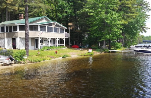 Gray House | Spacious 6-bedroom waterfront home with WiFi, in beautiful Gray.