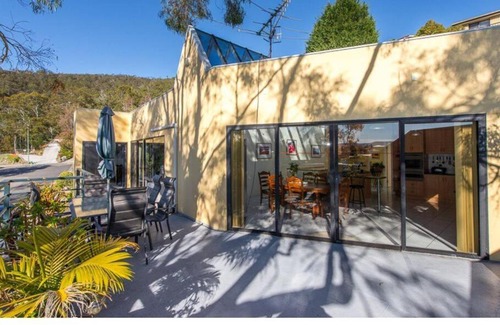 Sandy Bay House | Spacious 6-BR & 3 baths House in Prime Location