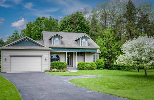 Harbor Springs House | Spacious 6 BR Harbor Springs home- walk to town, short drive to beaches/slopes!