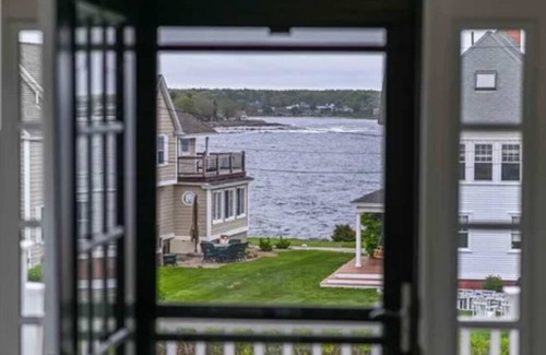 York Beach House | Spacious 6 BR ocean view retreat - stunning views!