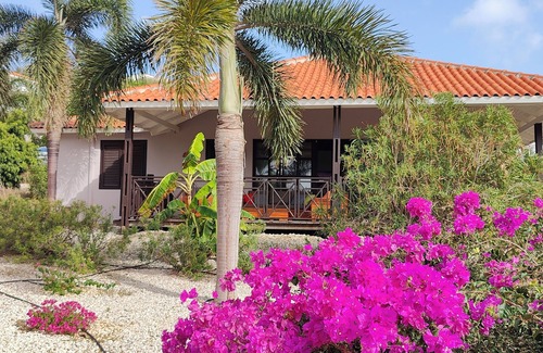 Sint Michiel Villa | Spacious 6 person Blue Bay villa, 200m from the most beautiful beach in Curacao
