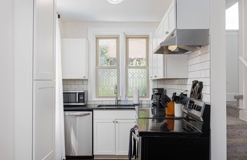 Columbus House | Spacious 6BD 1.5BA Home Near CMH, Downtown, OSU