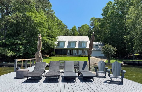 Shady Bay House | Spacious 6BD 4BA Lakehouse. Sleeps 17. Views. Dock. Paddleboards. Screened Porch