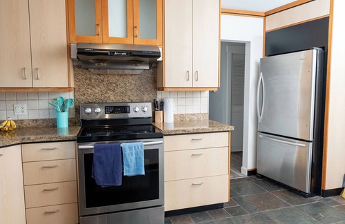 Varsity House | Spacious 6BR and 2BA in Varsity – Walk to U of Calgary