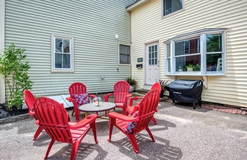 Dover House | Spacious 6BR close to Portsmouth, beaches and UNH