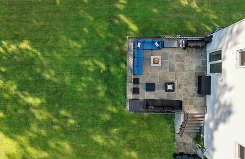 White Plains House | Spacious 6BR Getaway, Game Room, Firepit, NYC